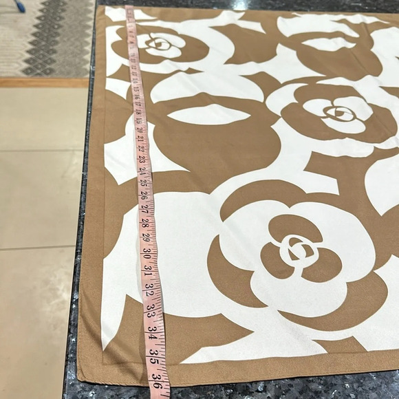 Beautiful print scarf - Picture 5 of 8